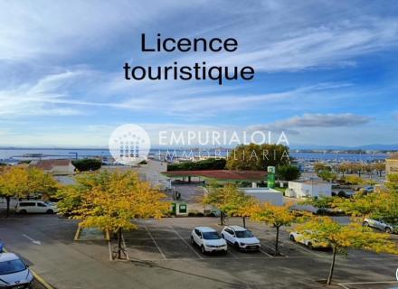 Esplendido apartamento en el puerto de rosas con licencia turística