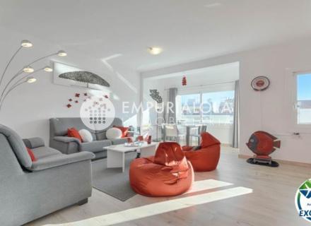 Appartement moderne au coeur de roses: votre chez vous à deux pas de la mer