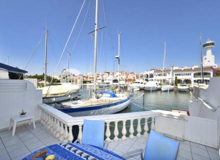 Maison de pêcheur dans le secteur salins en vente avec amarre de 12,5 x 4 m pour voilier, empuriabrava