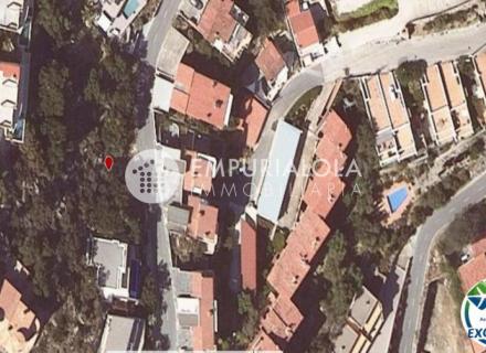 Parcela urbana de 604 m2 en canyelles petites con vista al mar