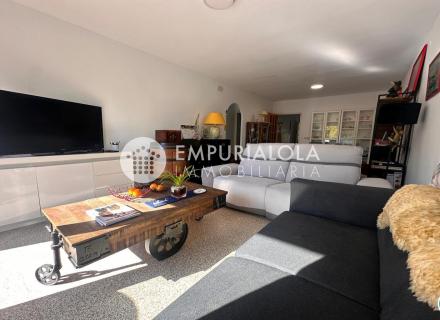 Amplio apartamento cerca de la playa y los comercios