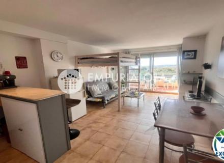 Muga park acogedor estudio con terraza privada y vistas panorámicas al mar