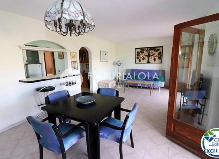 Precioso y amplio apartamento de dos dormitorios cerca de la playa